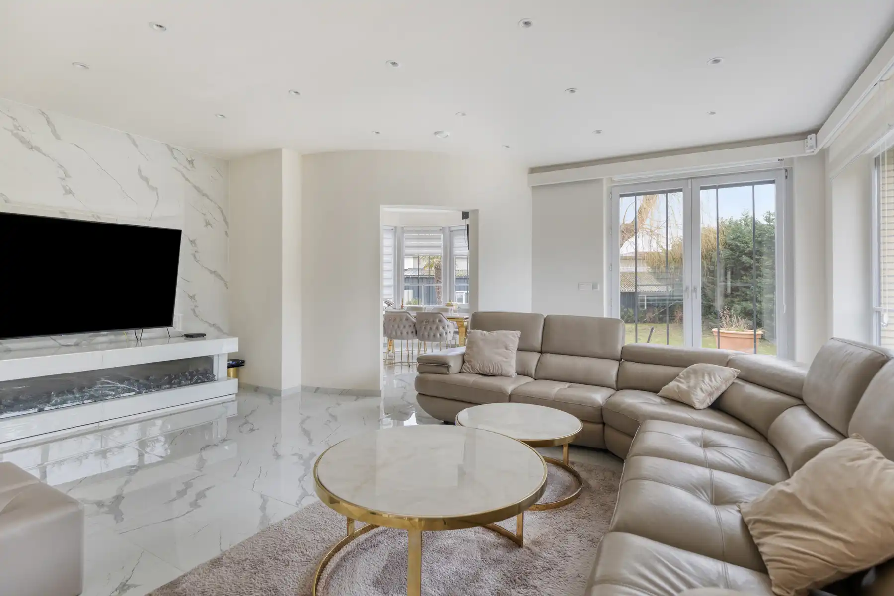 Gerenoveerde woning met 5 slaapkamers en tuin foto 3