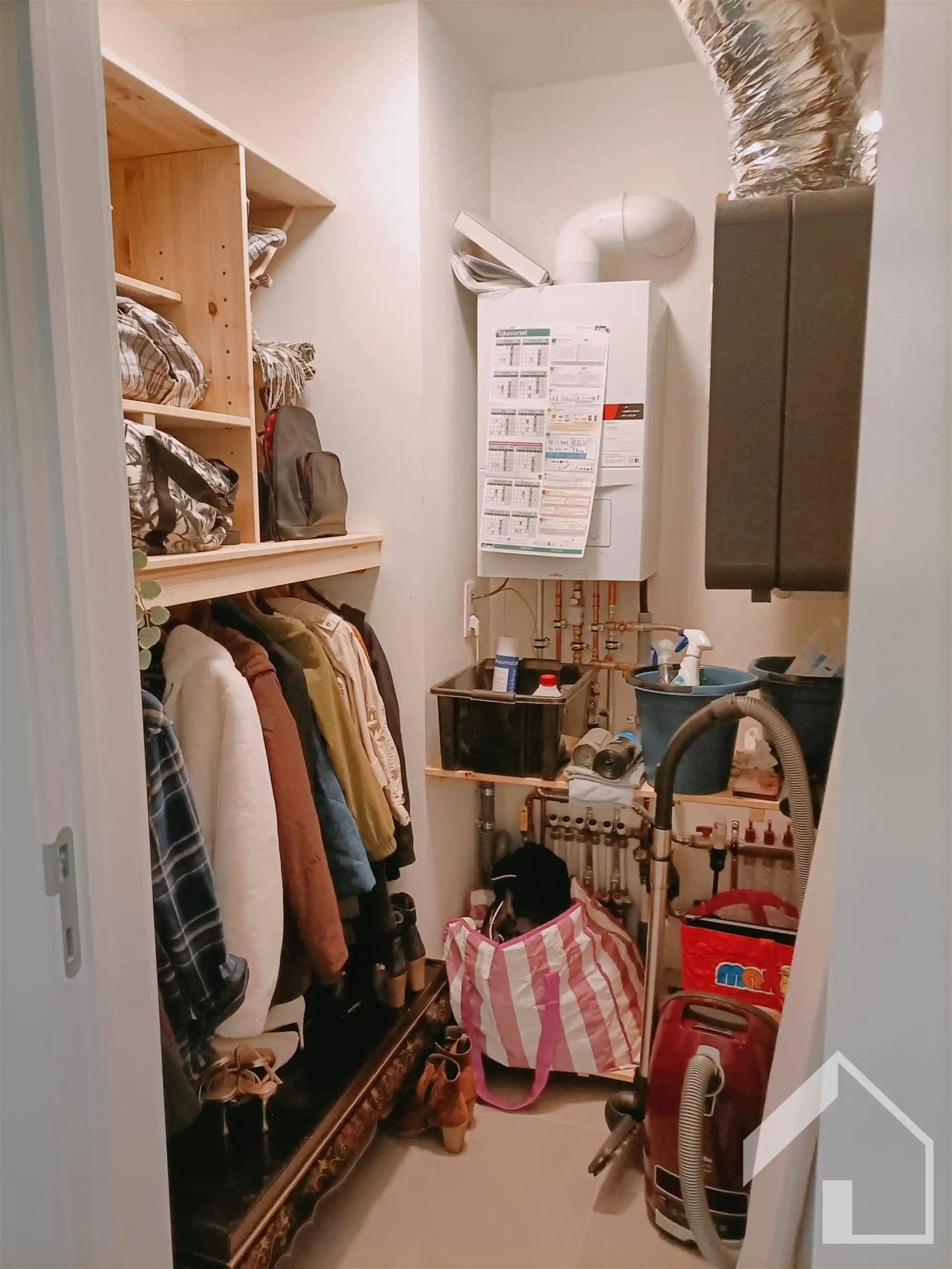 Nieuwbouwappartement op 1e verdieping met lift, 2 slaapkamers, autostaanplaats en kelder foto 6
