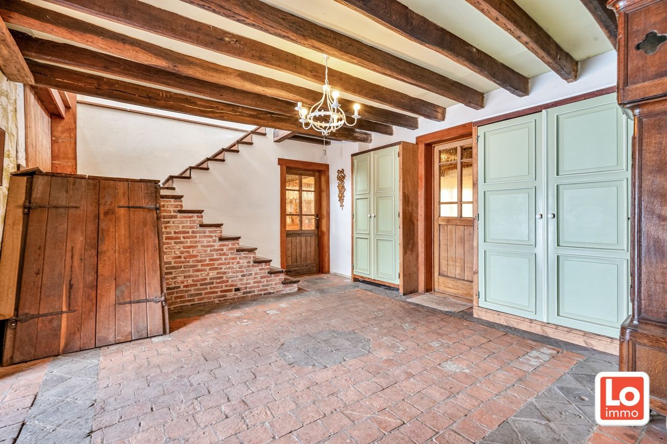 VERKOCHT!! Ruime alleenstaande volledig te renoveren woning met afzonderlijke garage op een makkelijk bereikbare locatie in Desteldonk. foto 8