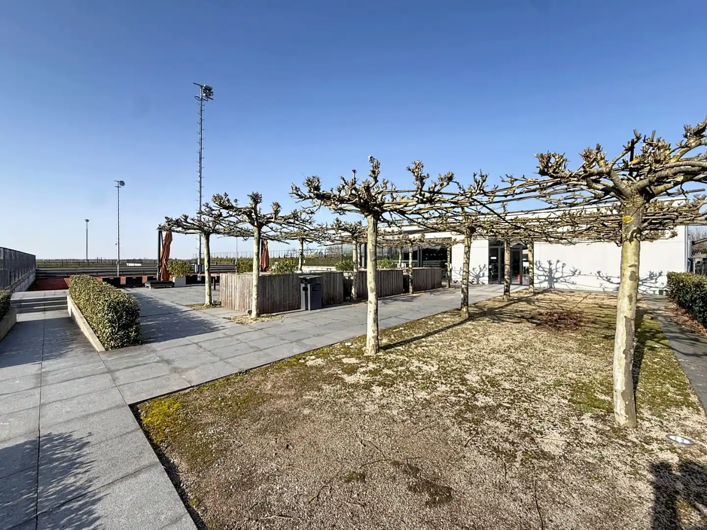 Tenniscomplex met horecagelegenheid te Torhout foto {{pictureIndex}}