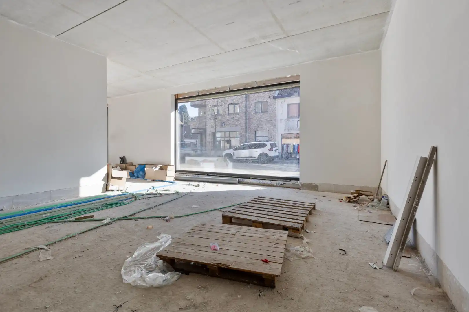 GELIJKVLOERS HANDELSPAND met KELDERRUIMTE TE KOOP/TE HUUR OP A-LOCATIE IN HOUTHALEN CENTRUM   foto 9