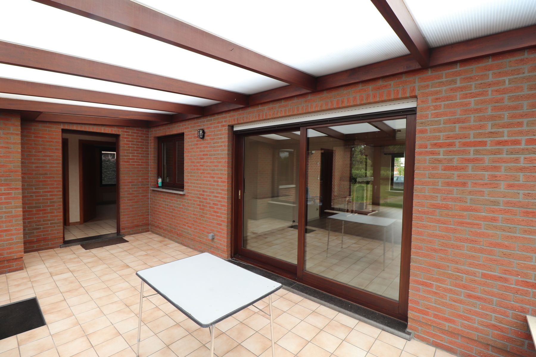 Laagbouwwoning met 2 slaapkamers, garage, terras en tuin. foto 13