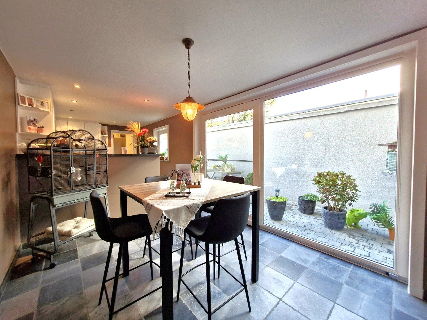 Gerenoveerde woning met garage in het centrum van Heist. foto 9