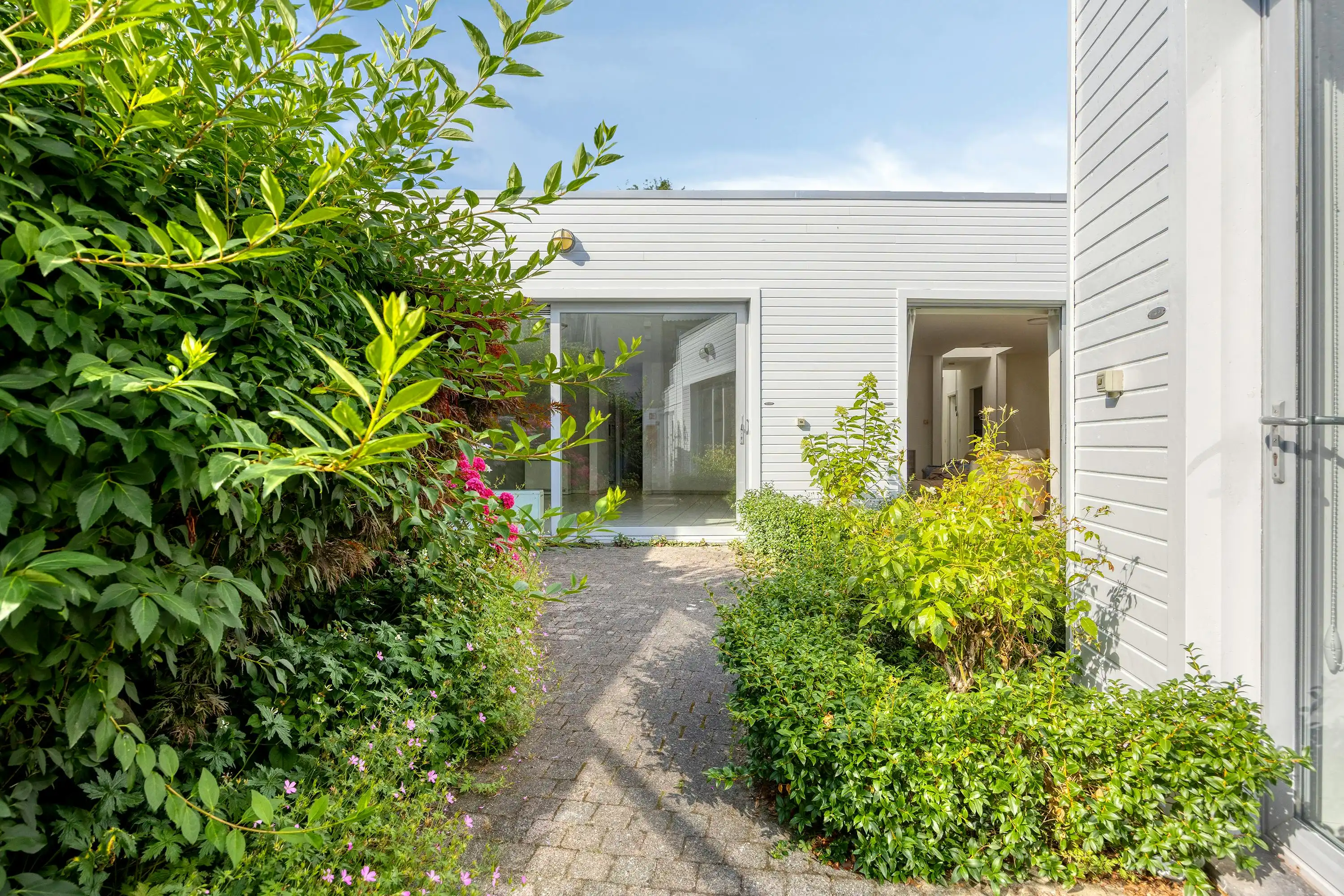 Instapklaar gelijkvloers appartement met gemeenschappelijke tuin en fietsenberging in hartje Kapellen! foto 16