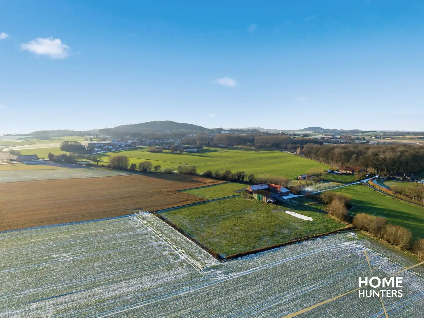 Unieke te renoveren hoeve op 14.188 m² met adembenemend zicht op de Kemmelberg foto 12
