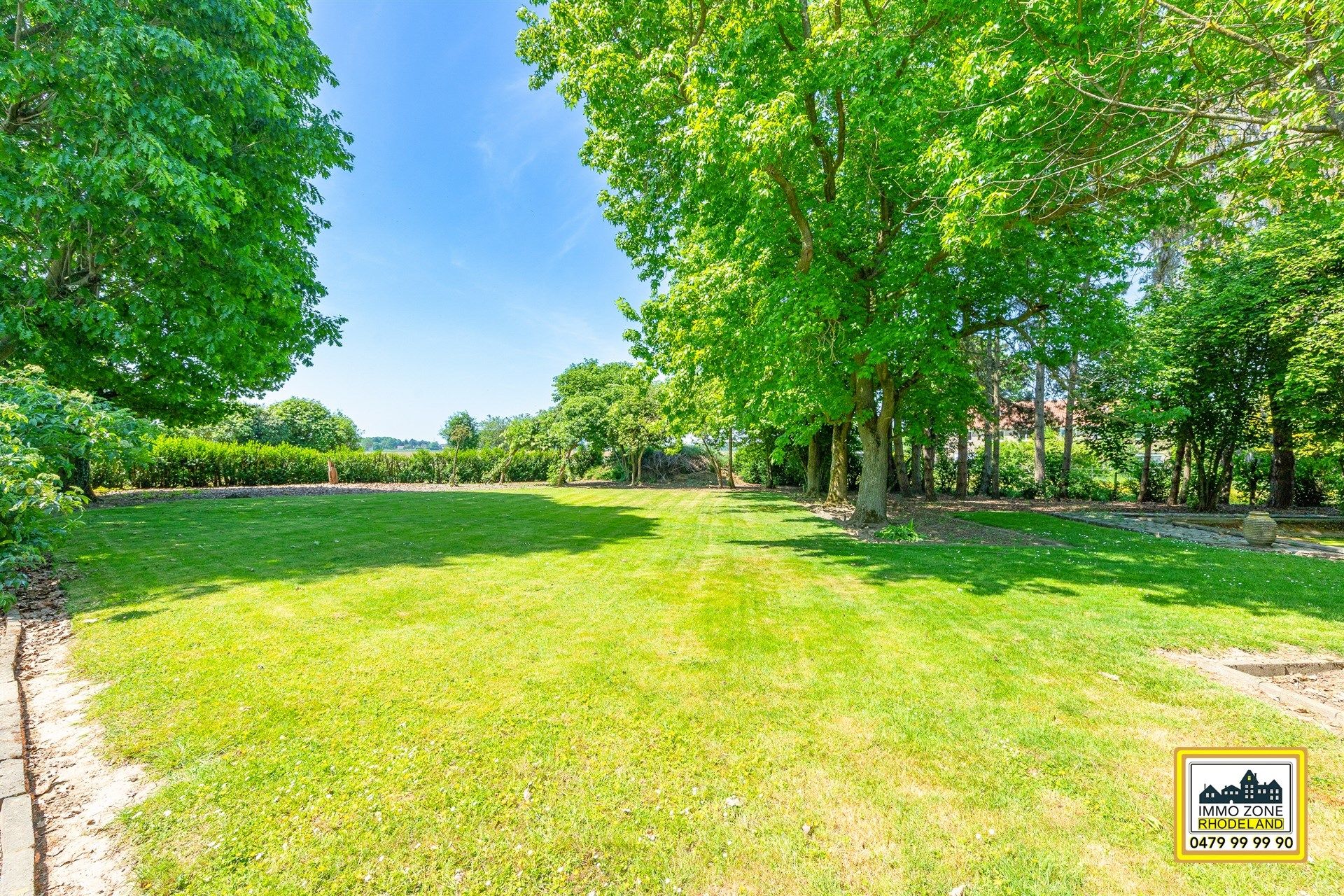 Exclusieve villa met prachtige tuin foto 2