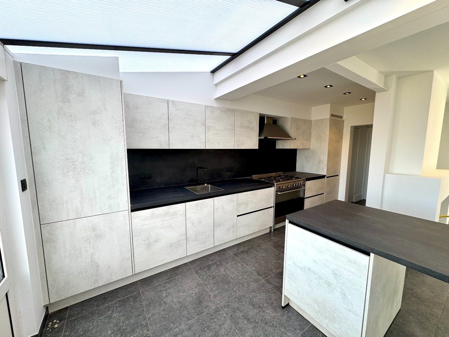 GERENOVEERDE WONING MET 3 SLPKS, TUIN EN GARAGE foto 8