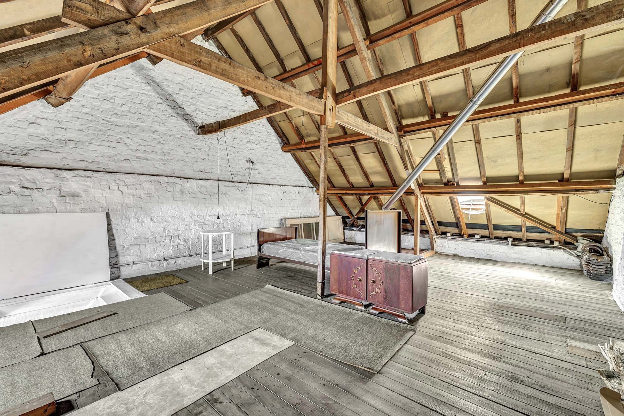 Te renoveren woning met naastliggende grond foto 16