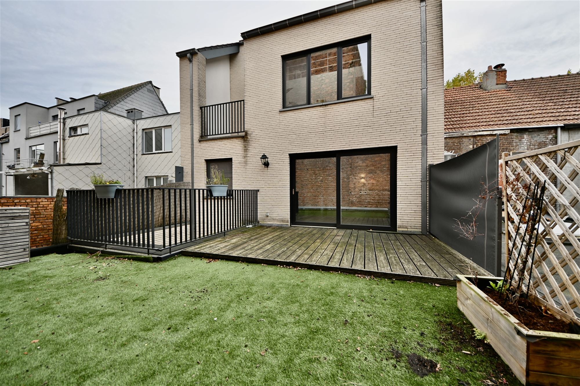 Appartement met 2 slaapkamers, terras en staanplaats.  foto 16