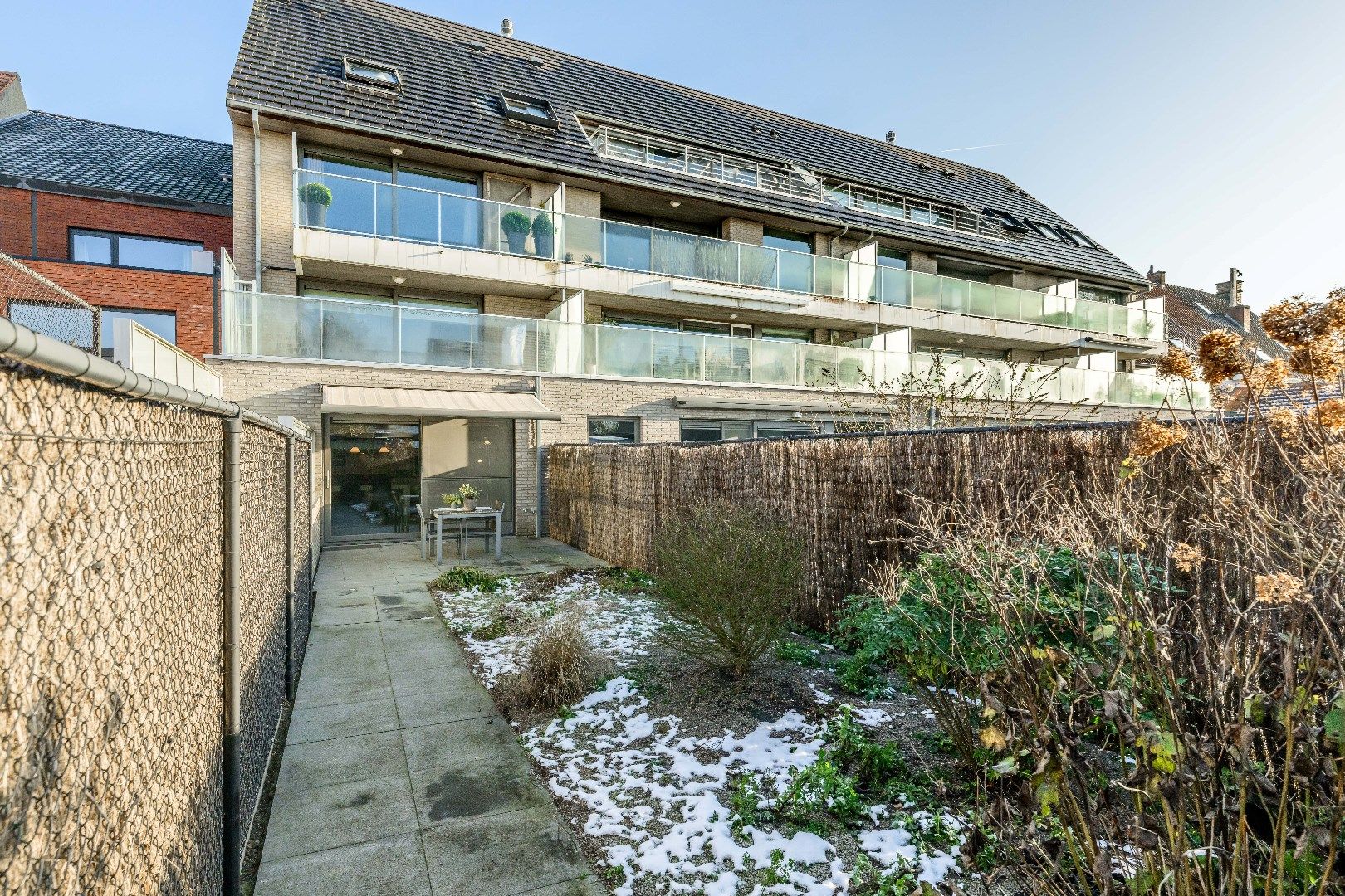 INSTAPKLAAR APPARTEMENT INCLUSIEF TUIN EN STAANPLAATS foto 13