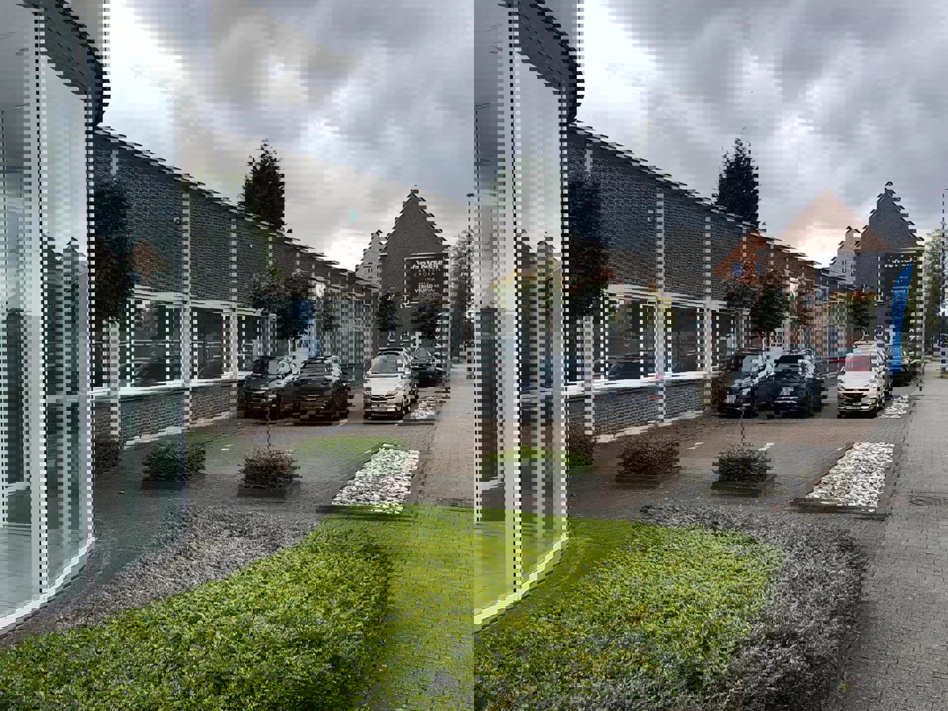 Magazijn met verhard terrein en kantoren te Kontich Industrie foto 2