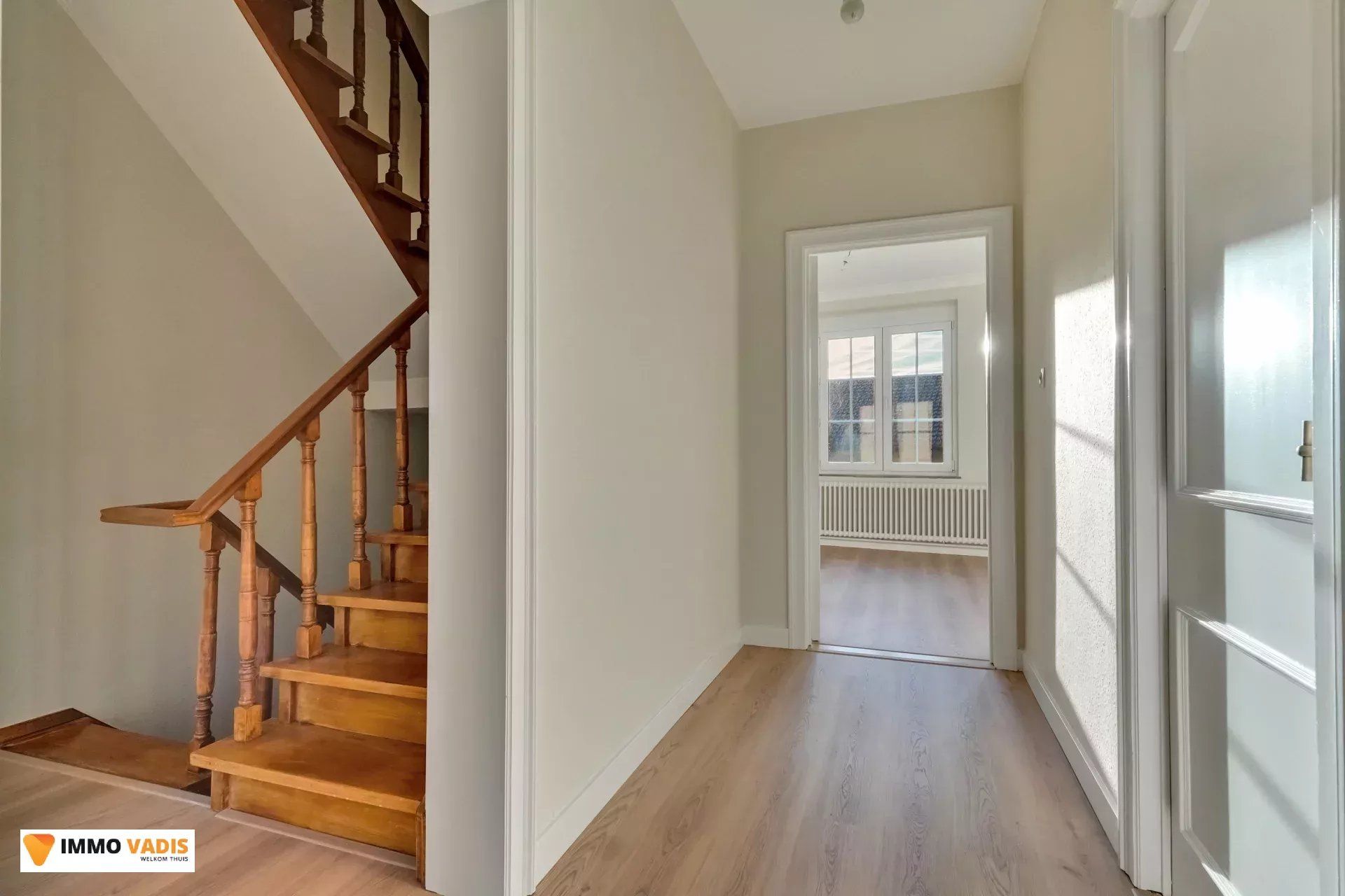 Karaktervolle herenwoning met vier slaapkamers, inpandige garage en tuin foto 11