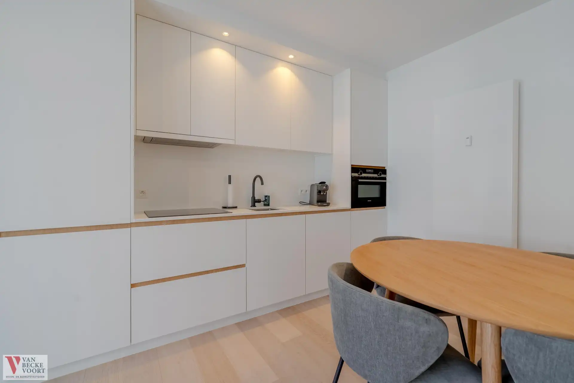 Smaakvol gerenoveerd appartement in het hartje van Oostende foto 4