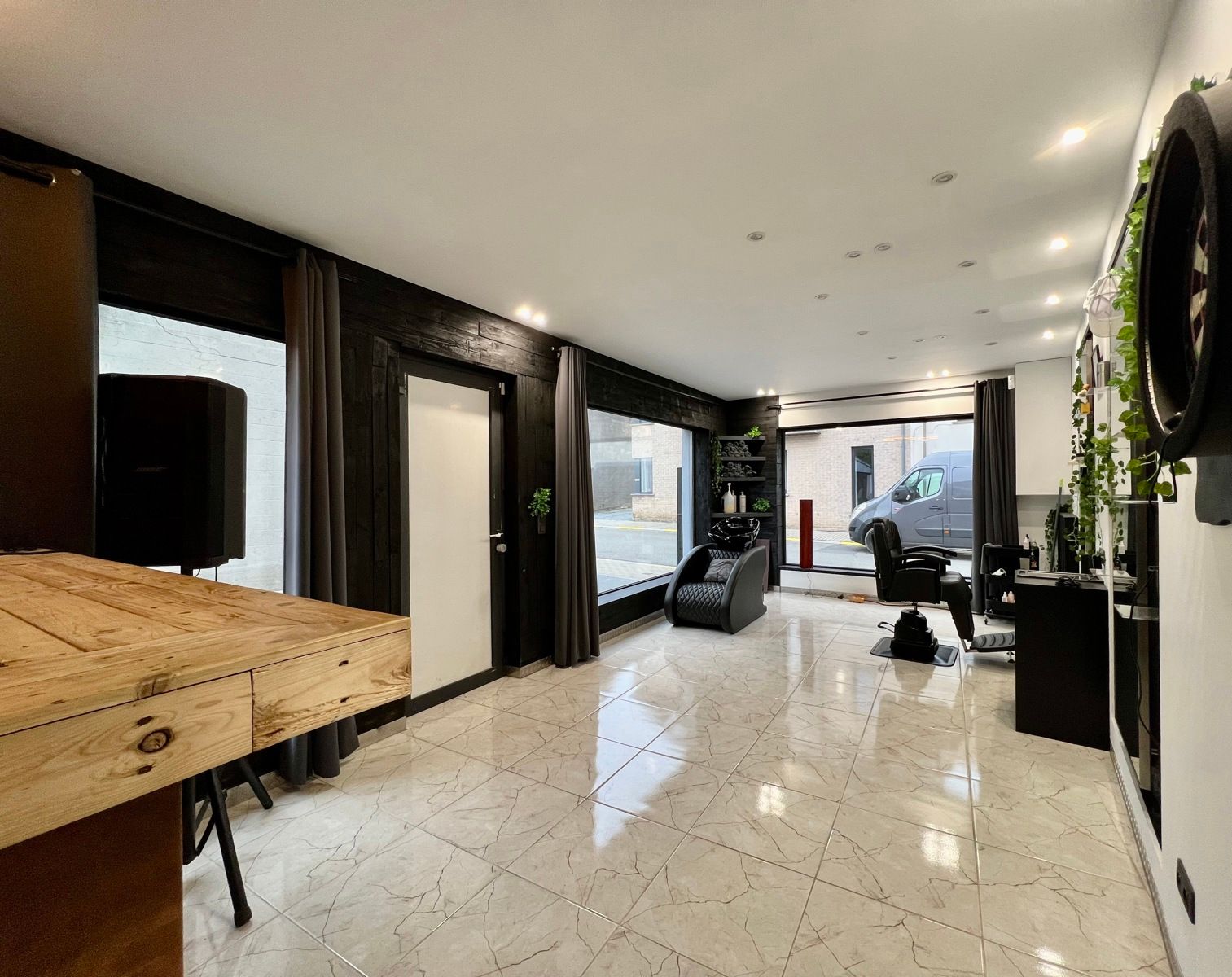 Zéér ruime gerenoveerde woning met 5 grote slaapkamers. foto 11