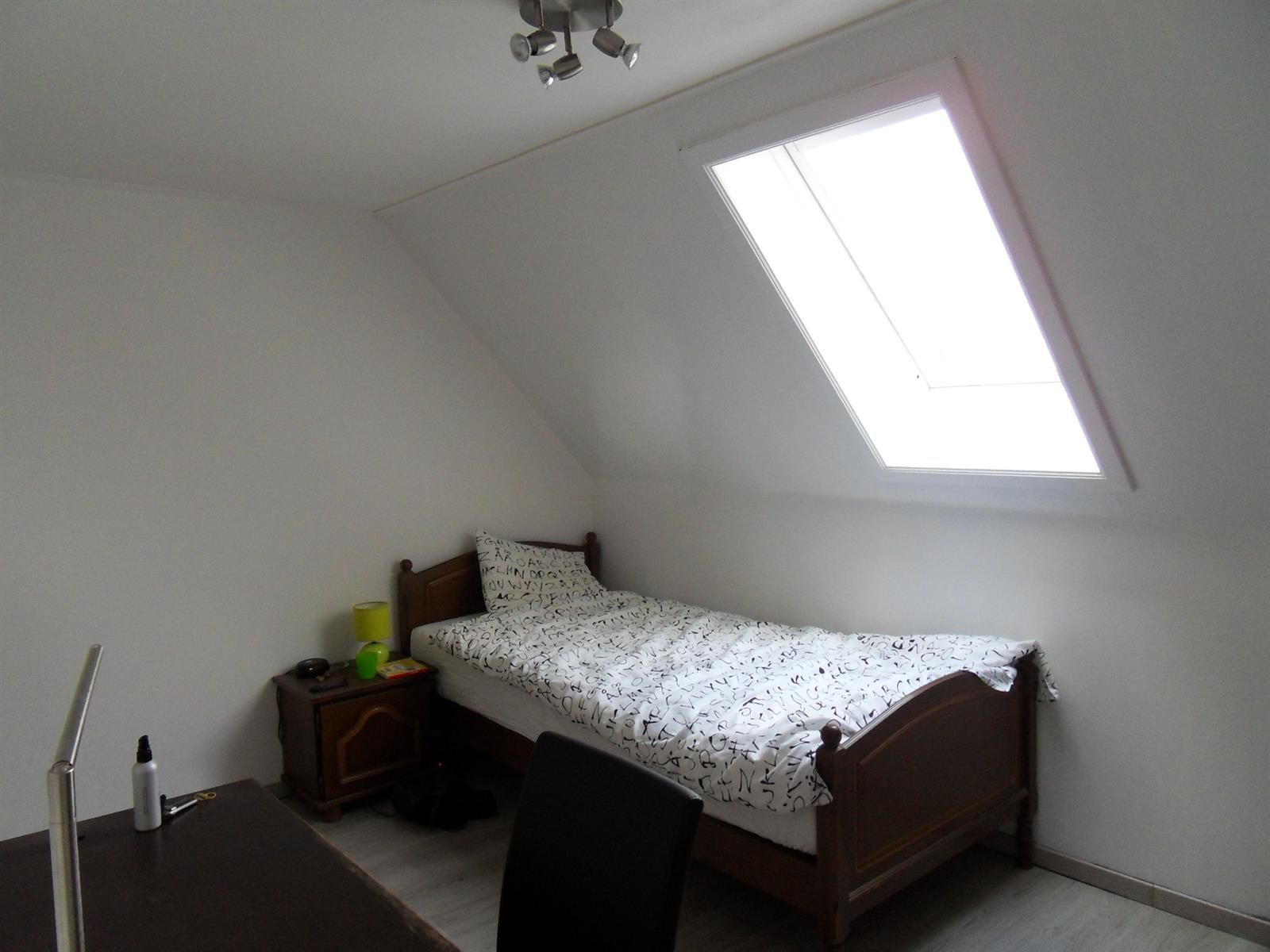 Ruime instapklare rijwoning met 4 slaapkamers en aangenaam terras. foto 9