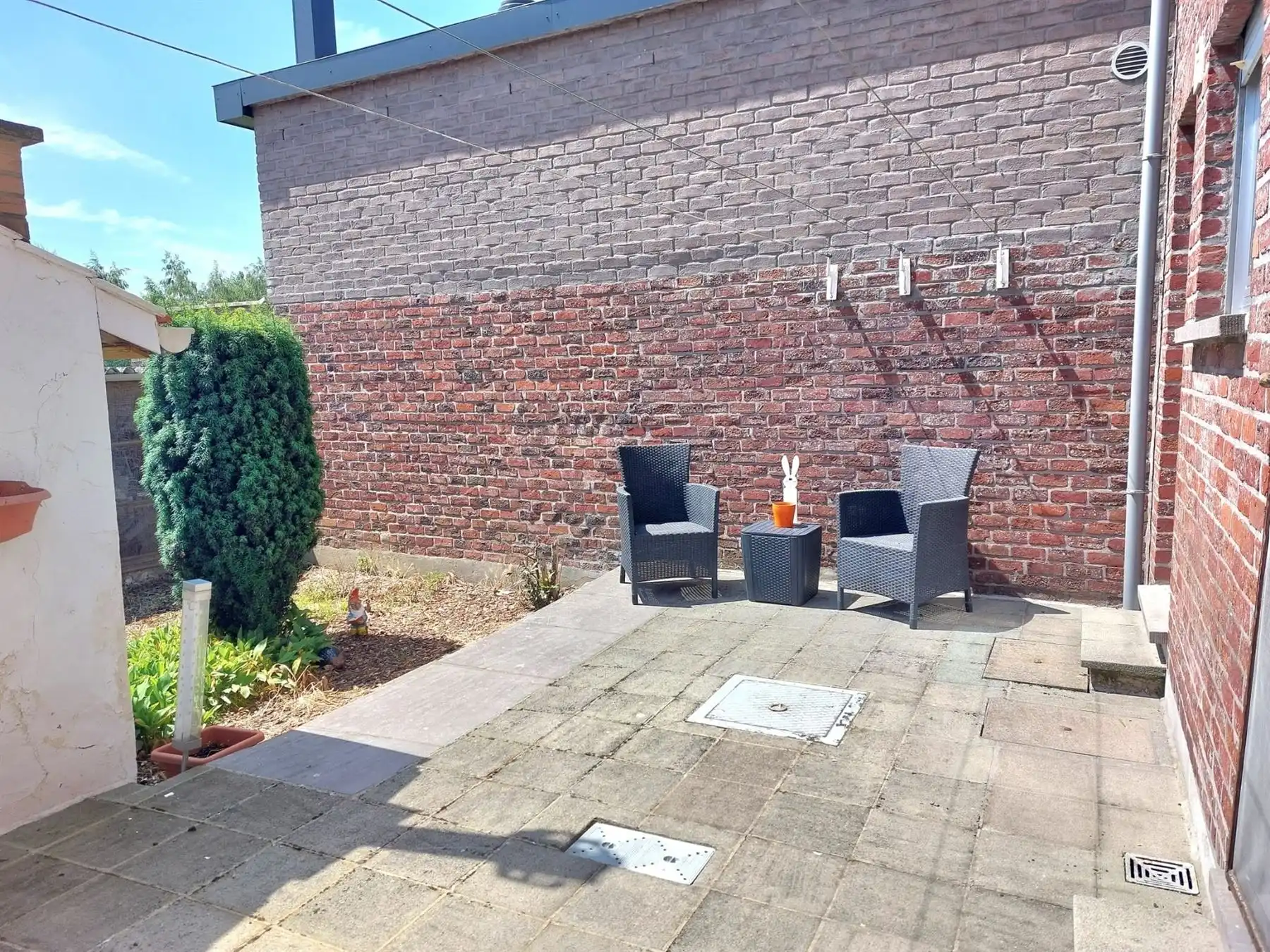 SUPER GELEGEN RIJWONING MET GARAGE  foto 17