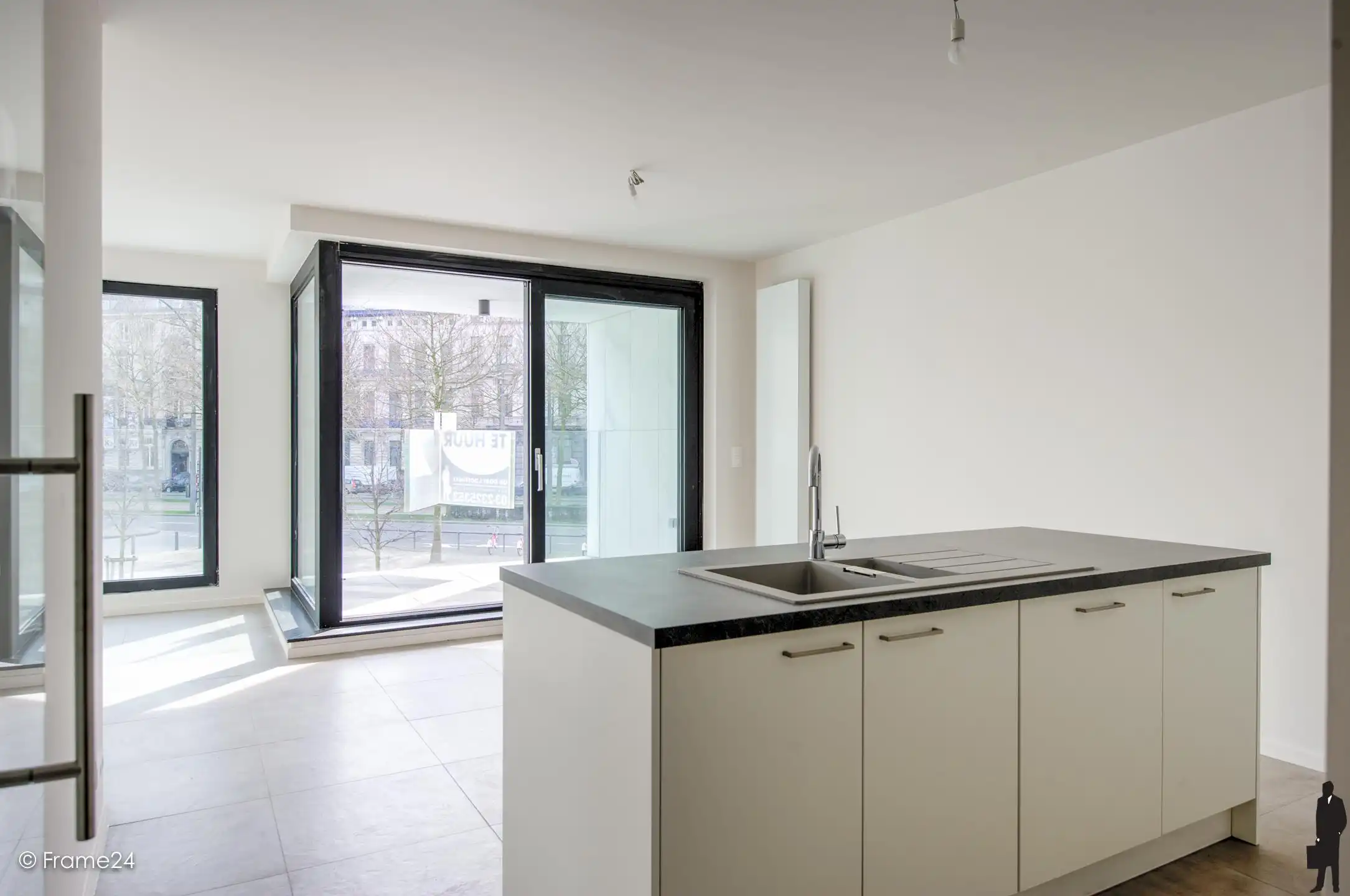 Lichtrijk 2-slaapkamerappartement met terras en staanplaats! foto {{pictureIndex}}