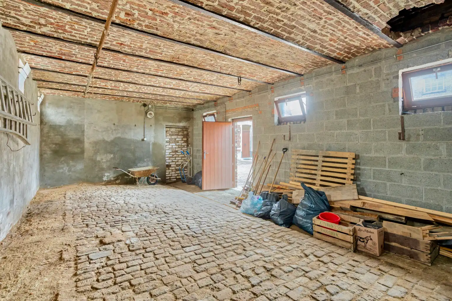  KARAKTERVOLLE DUBBELWOONST IN EEN DOODLOPENDE STRAAT  foto 22