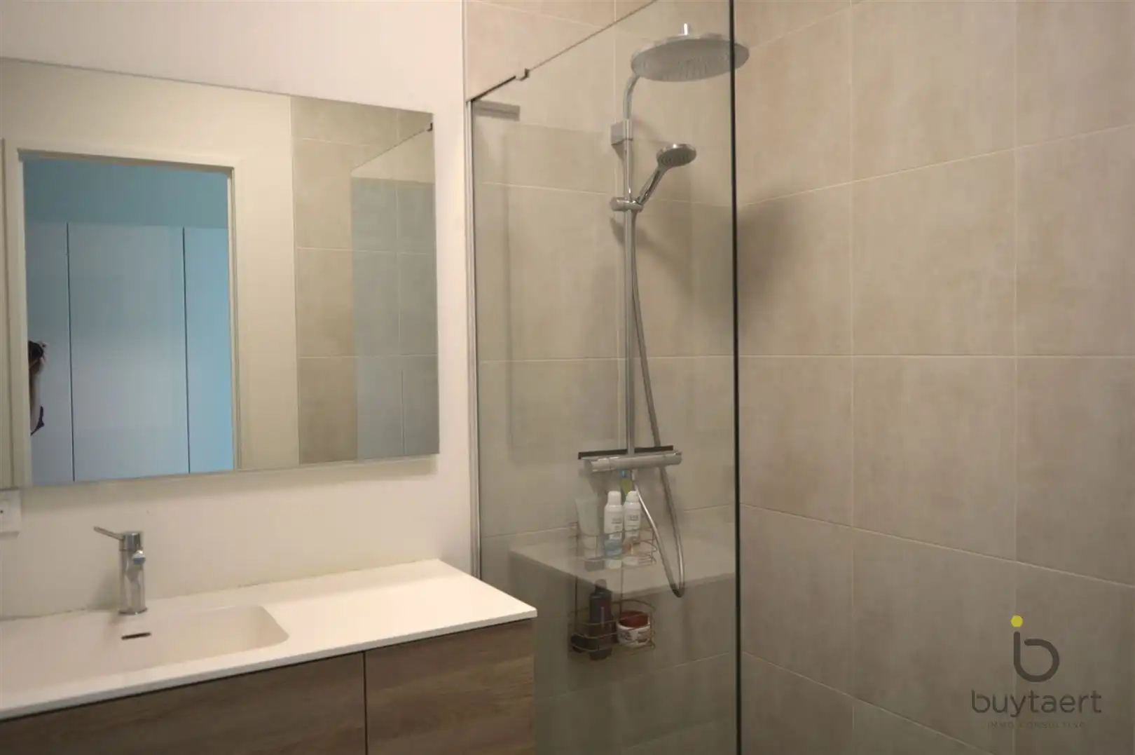 Subliem drie slaapkamer appartement op de Sky line in Antwerpen! foto 6