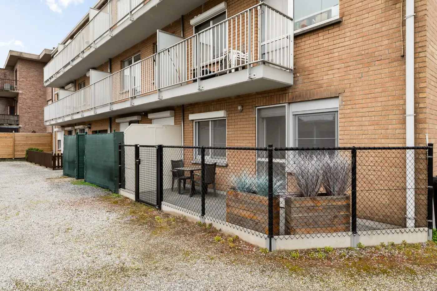 Keurig gelijkvloers appt. met 2 slpk., terras, voortuintje en garagebox foto 21