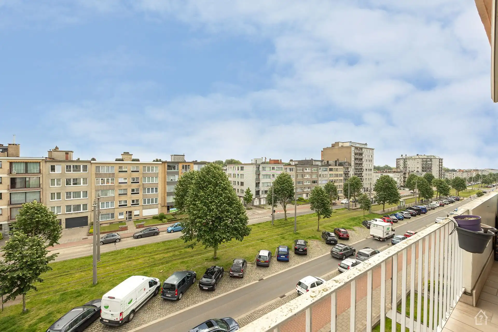 2 slaapkamer appartement met terras foto 3