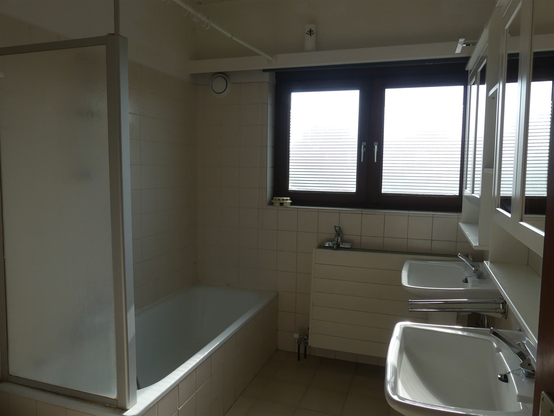 Ruime woning gelegen in een topbuurt te Aartselaar! foto 8