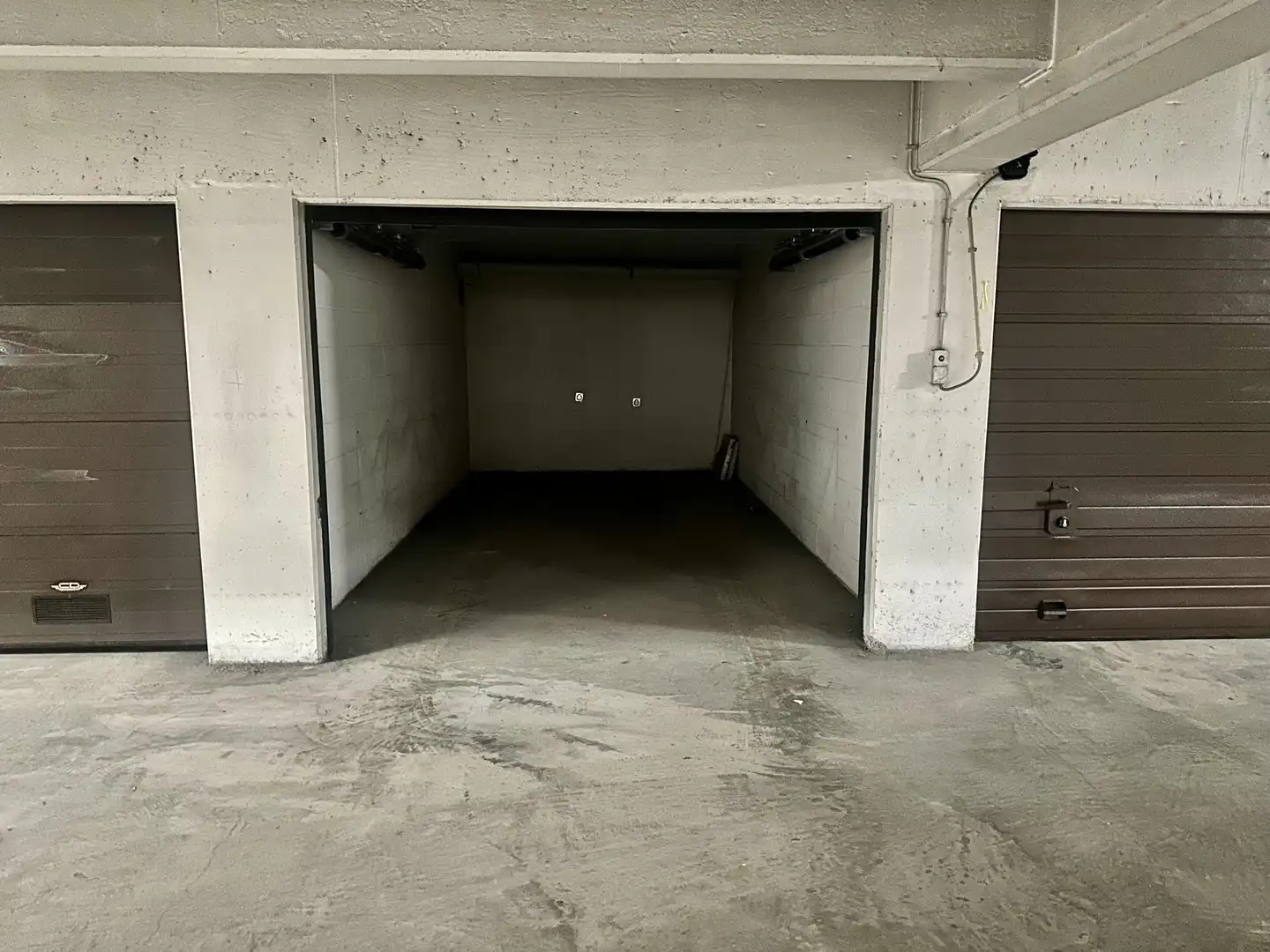 Ruime en vlot toegankelijke garagebox, gelegen aan het Albertplein in Knokke-Zoute. foto 2