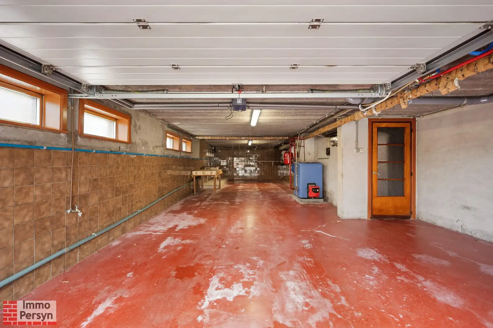 Vrijstaande bungalow met bijgebouw op een riant perceel foto 18