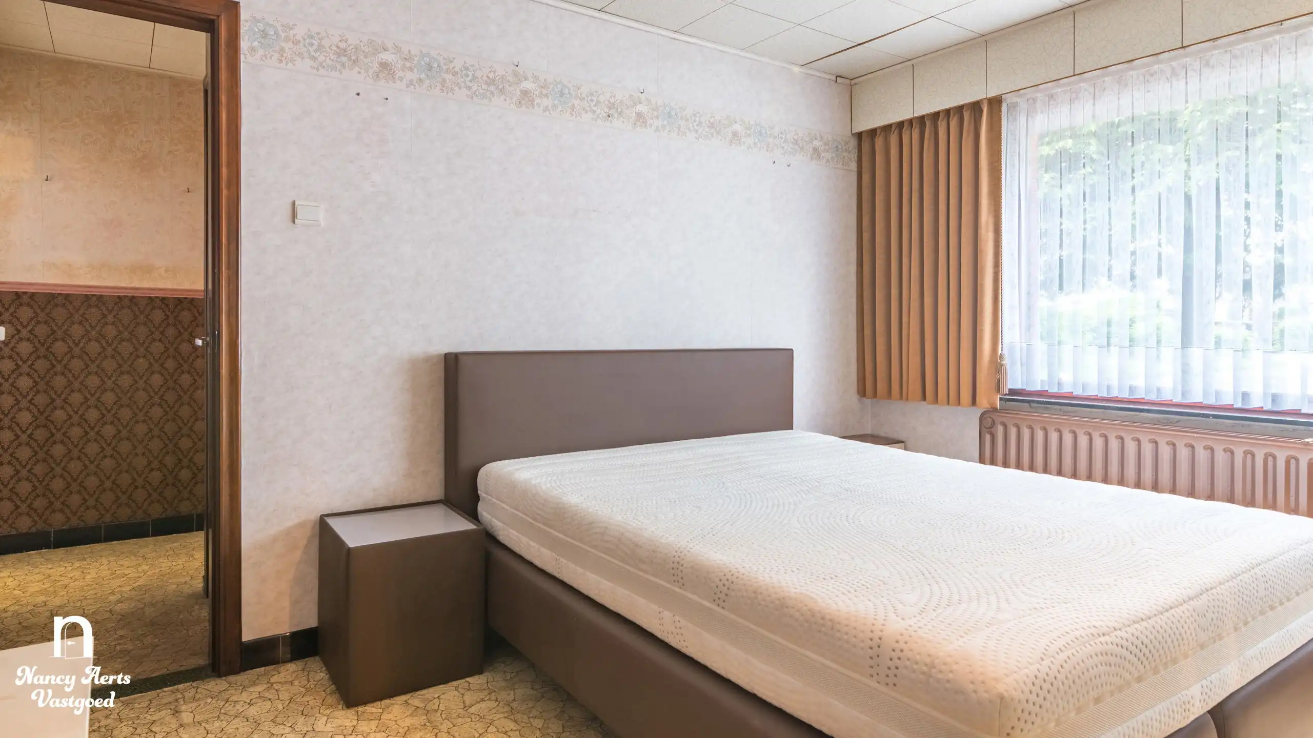 Charmante te renoveren woning op een rustige locatie foto 13