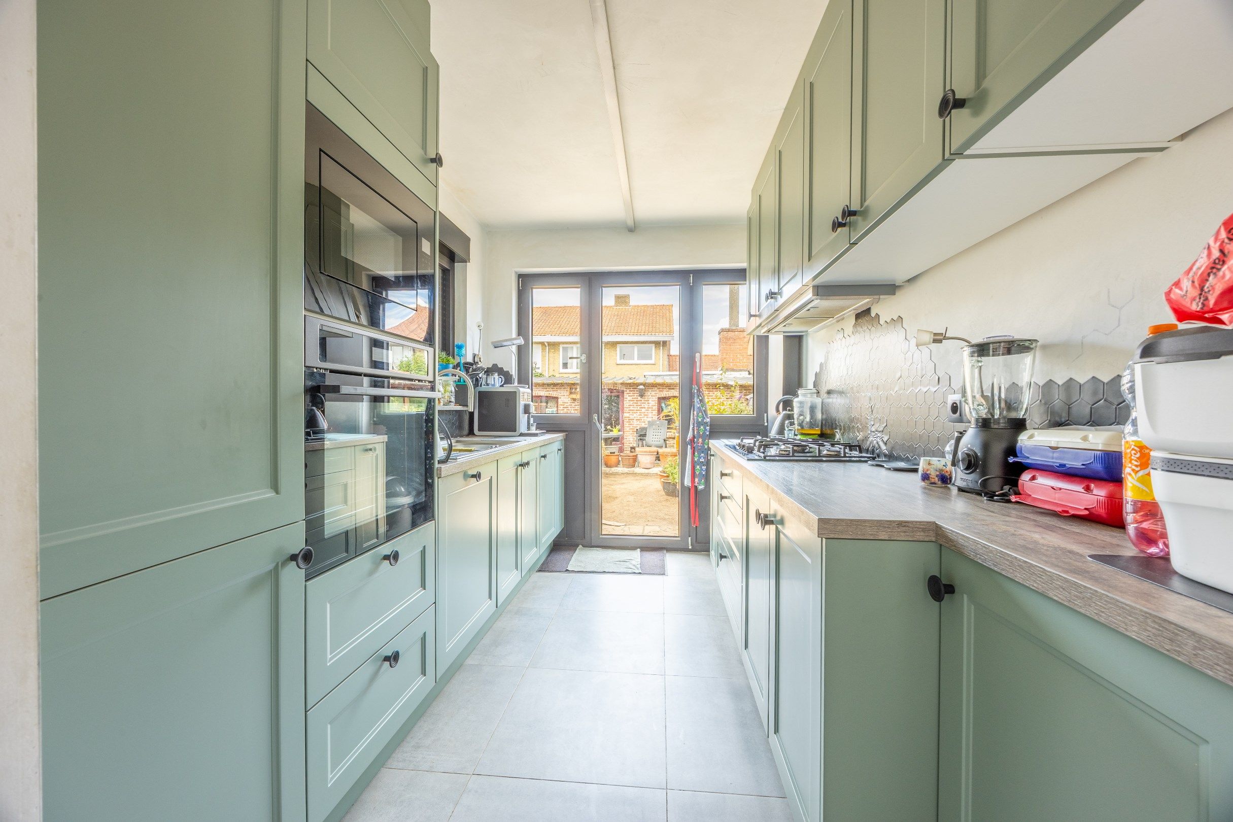 Halfopen woning met drie slaapkamers in kindvriendelijke wijk.  foto 5