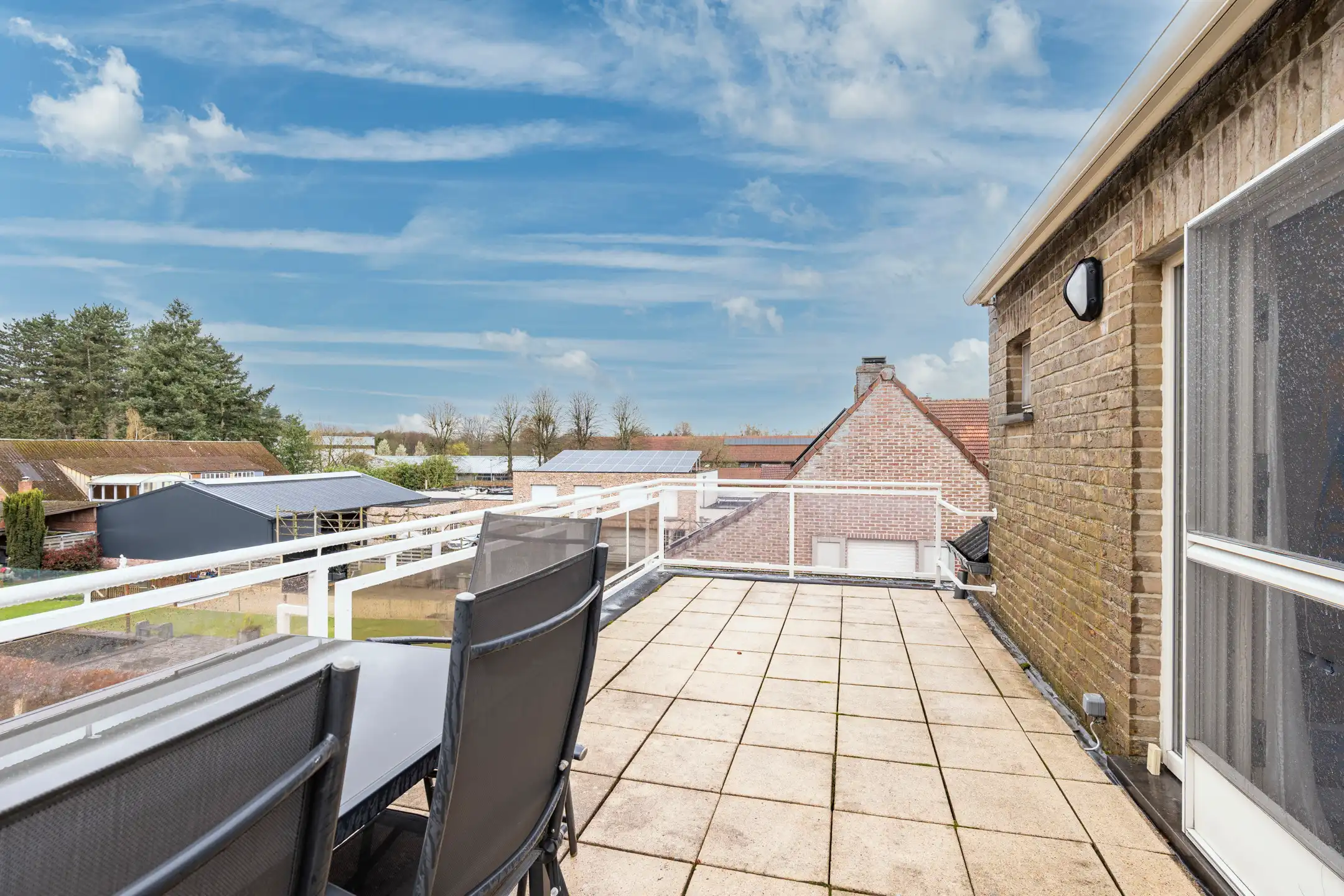 Instapklaar 1-slpk app met groot ZW-terras in Gierle foto 2