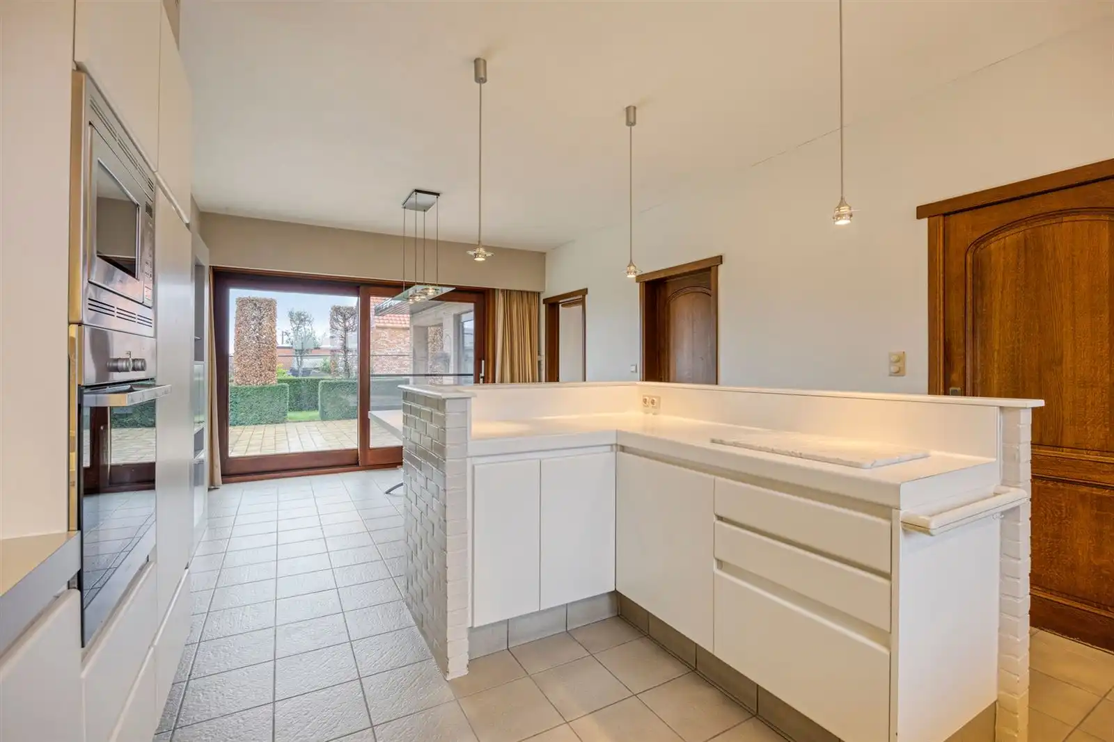 Riante open bebouwing in rustige straat foto 16