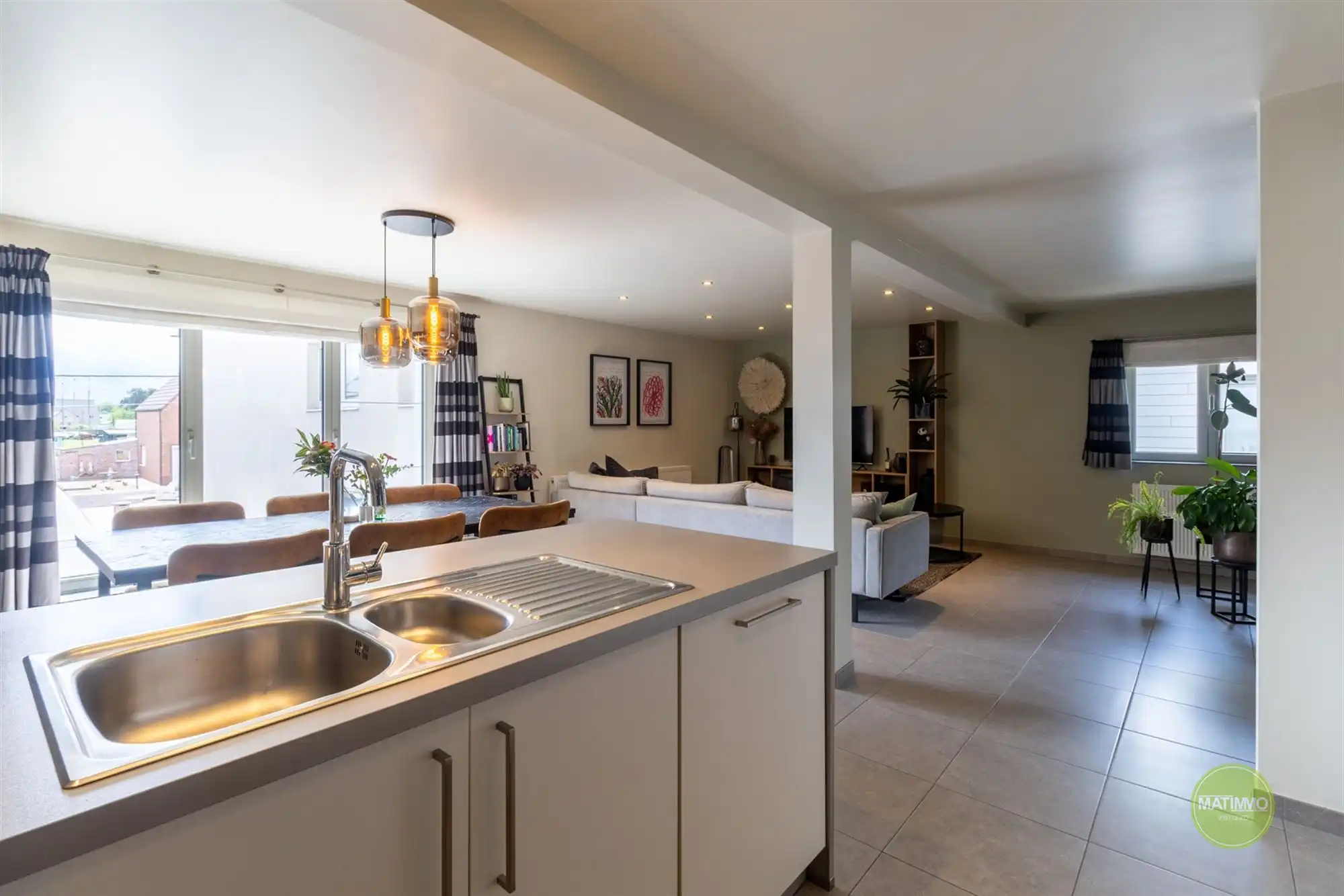 Instapklaar gerenoveerd appartement met ruim terras in Balen foto 6
