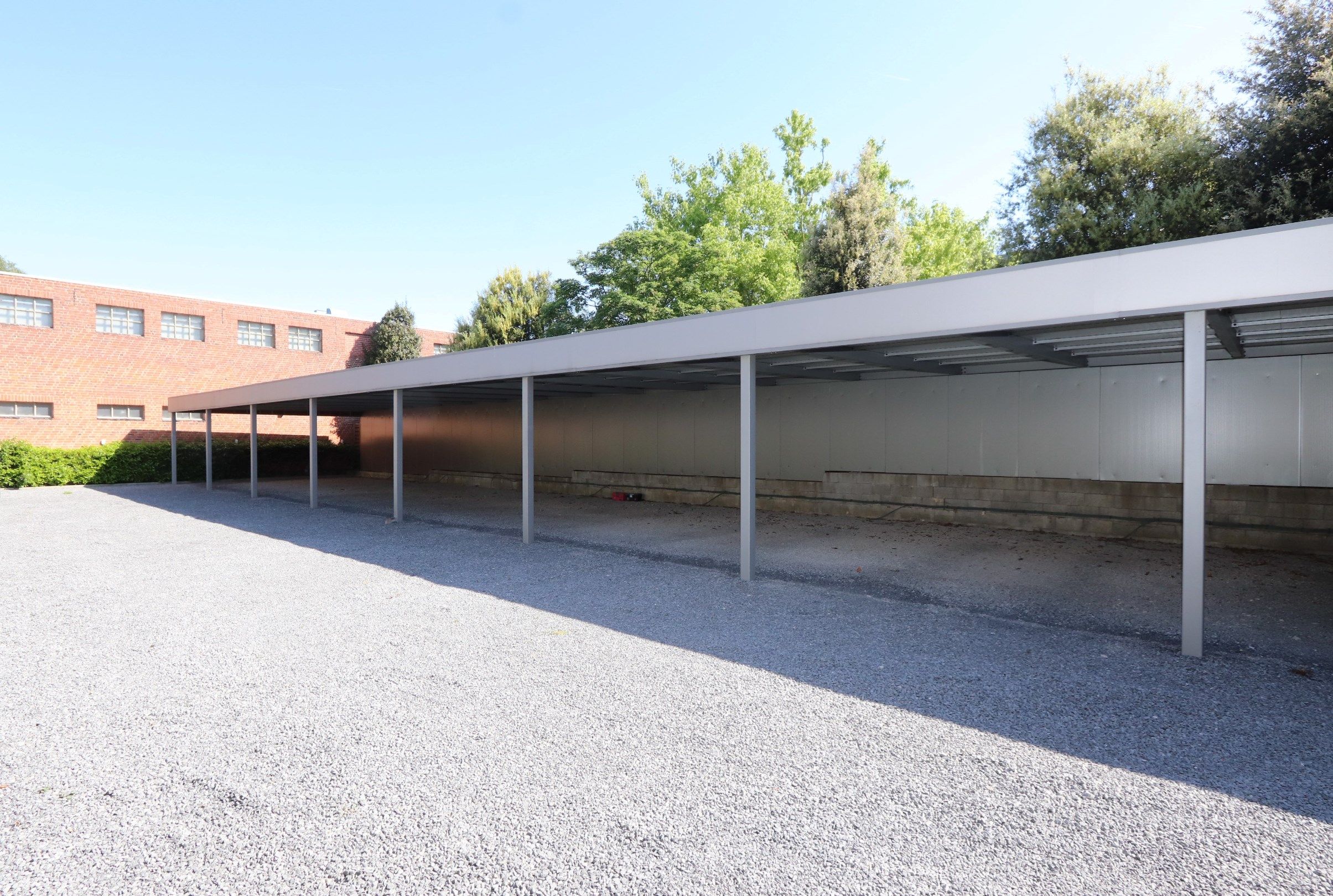 OVERDEKTE AFGESLOTEN PARKEERPLAATS (27M²) foto 1