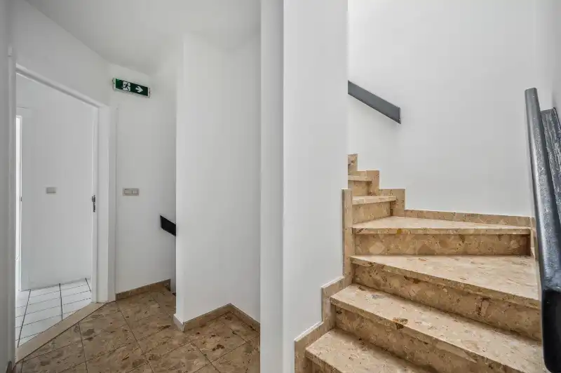 Ruim appartement op de 2 de verdieping foto 10