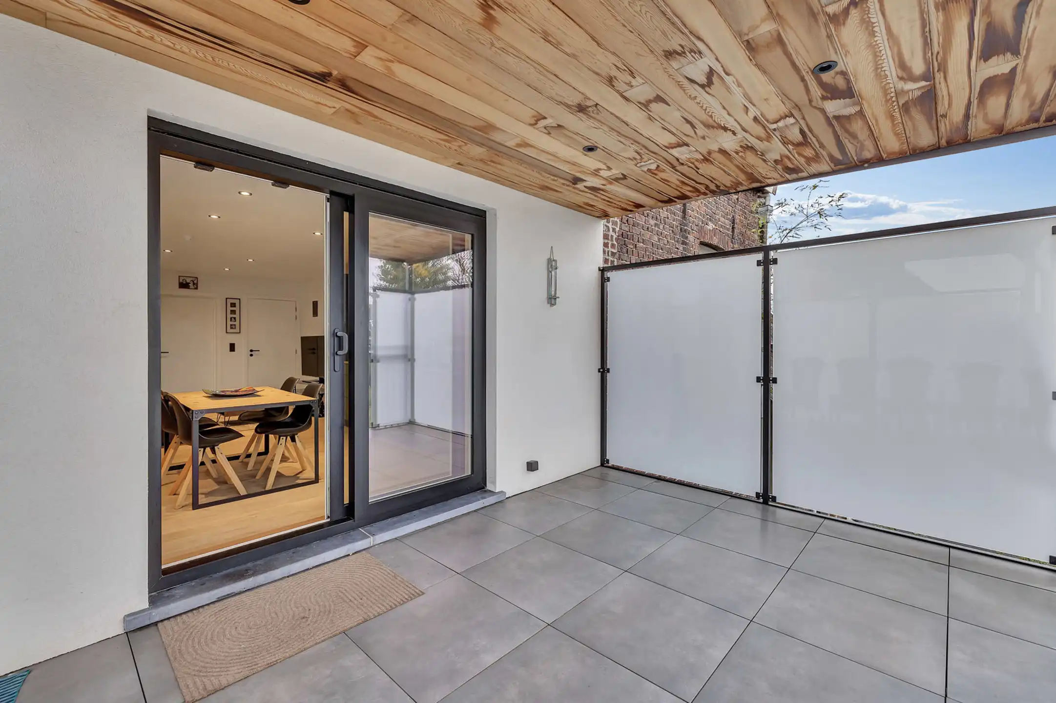 Gerenoveerd appartement met 2 ruime slaapkamers foto 7