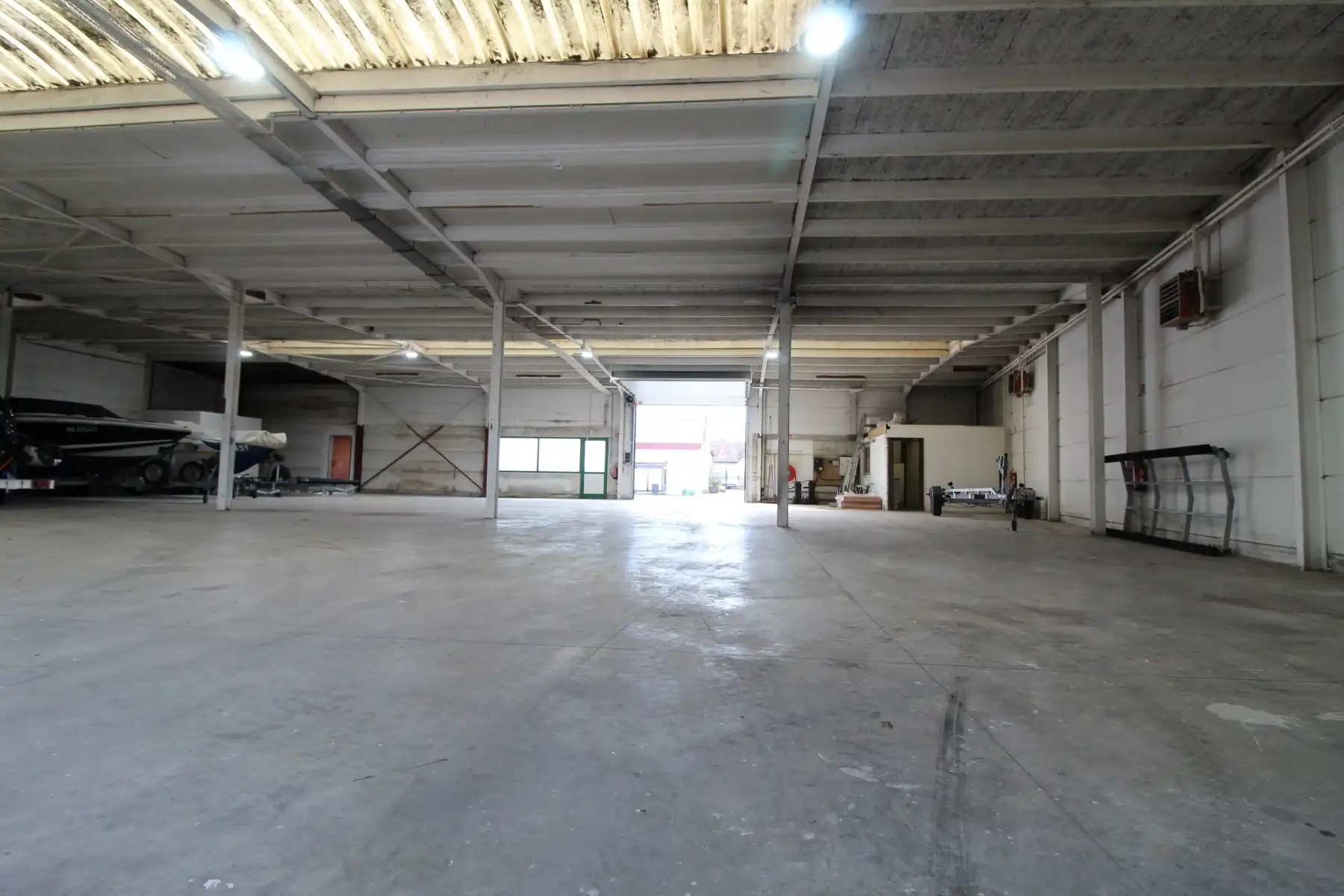 Magazijn / opslagloods rustig en discreet gelegen te Essen Horendonk foto {{pictureIndex}}