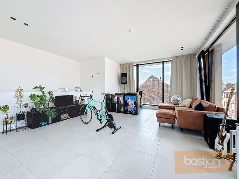 🏡 Uniek triplex appartement te huur in hartje Kortrijk! foto 11