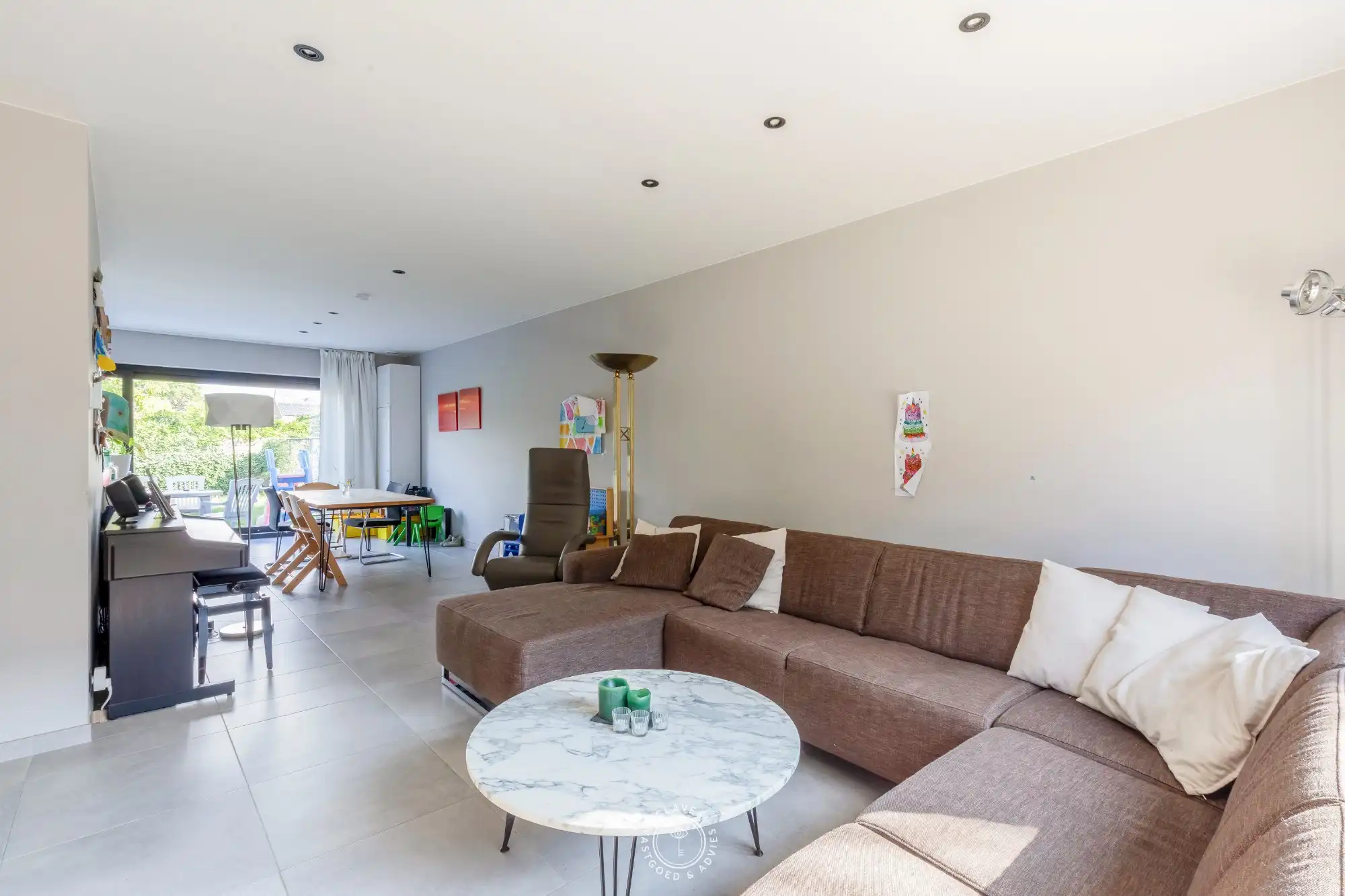 Praktische nieuwbouw woning met tuin en garage foto 2