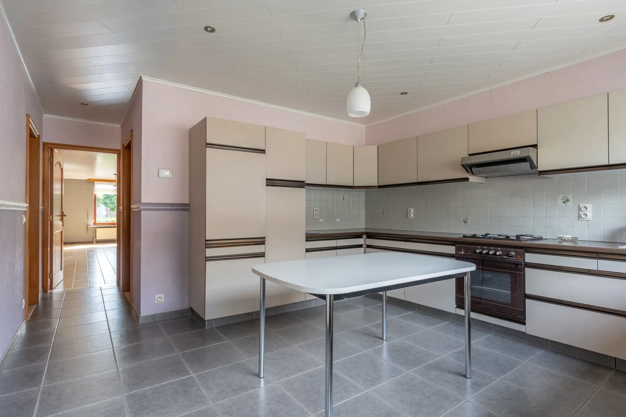 Te renoveren laagbouwwoning met 3 slpks, tuin en garage. foto 7