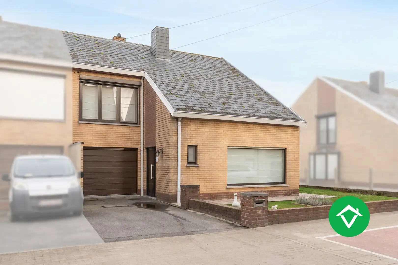 Instapklare woning met 3 slaapkamers en garage te Koekelare foto {{pictureIndex}}