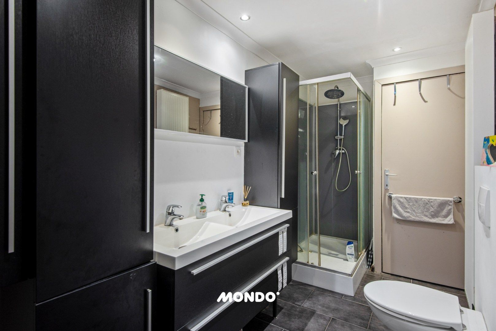 Instapklare woning met 4 slaapkamers en ruime tuin in hartje Niel! foto 7