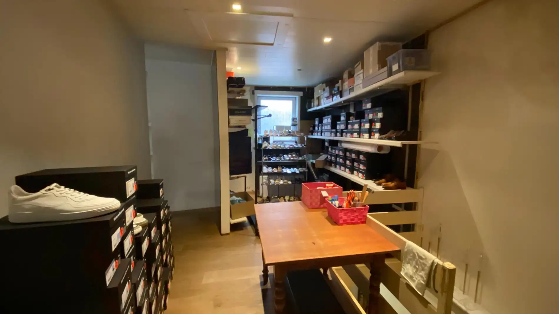 Top gelegen instapklaar handelspand te Lokeren - Kerkstraat foto 8