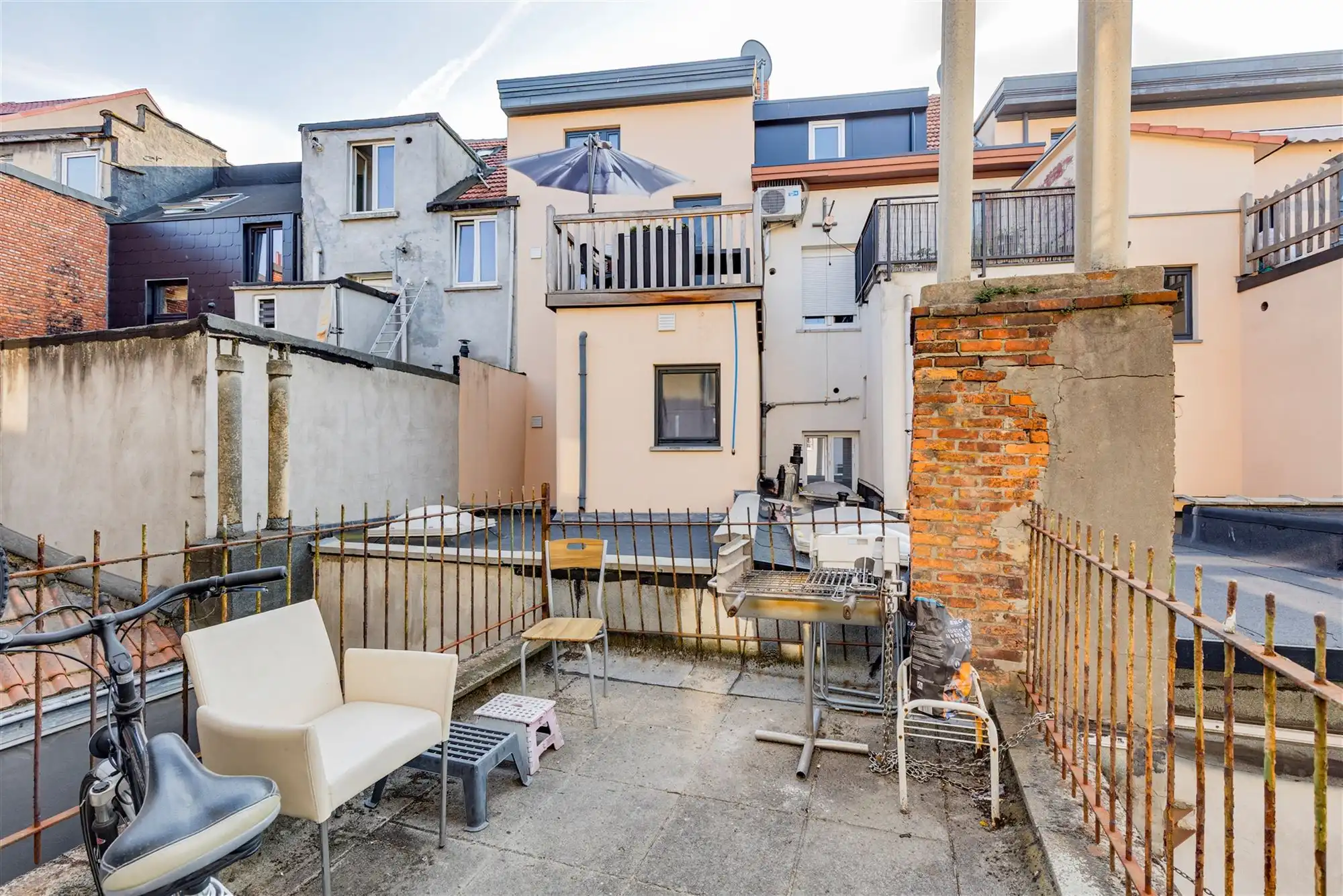 Woning opgedeeld in 4 verhuurde appartementen foto 16