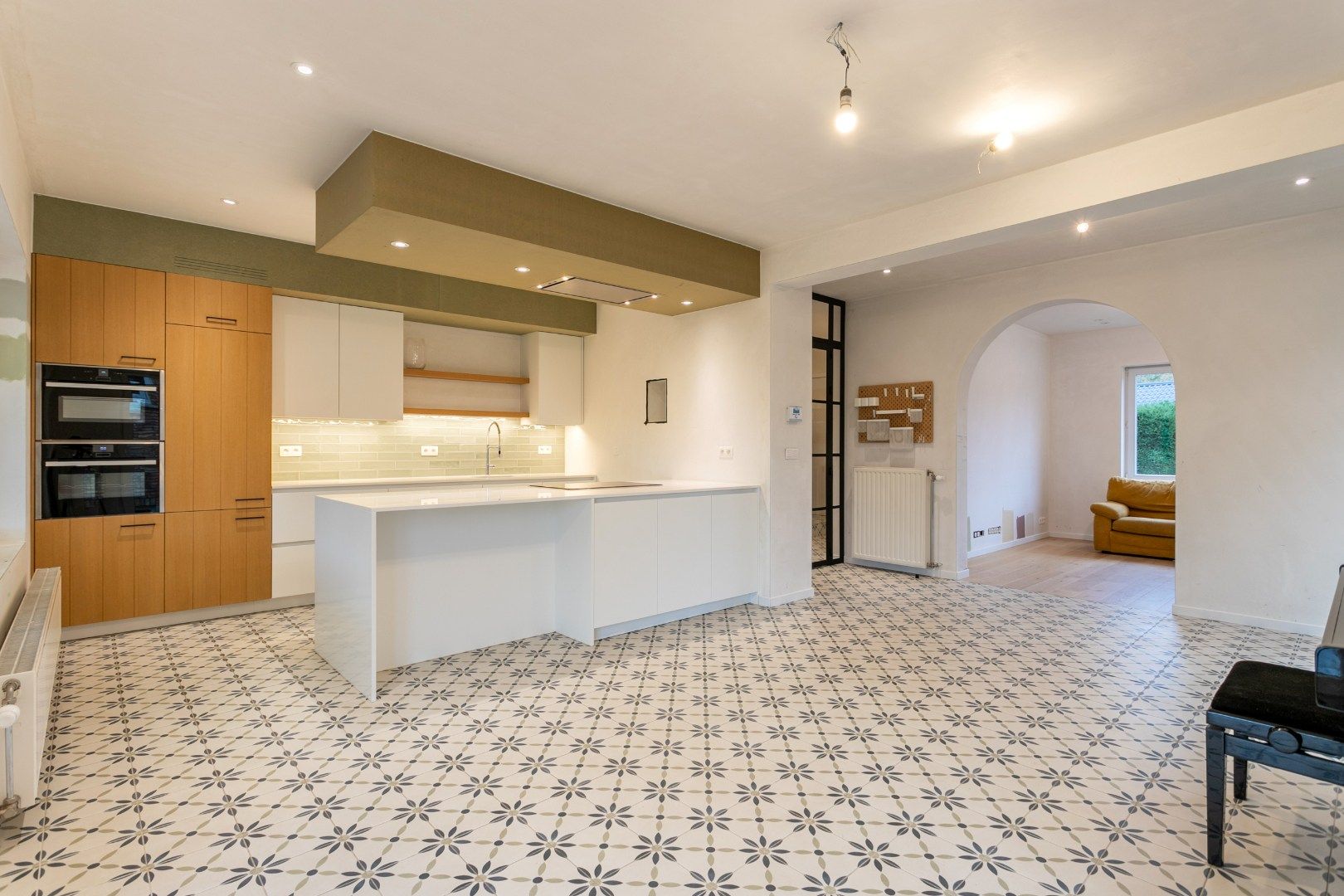 Instapklare woning met 4 slpk op perceel van 5a 45ca foto 4