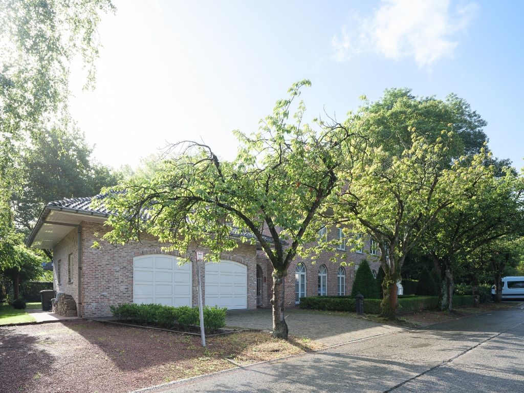 Vrijstaande villa (363 m²) met ruim bijgebouw op een gunstig perceel van 1.205 m² foto 20