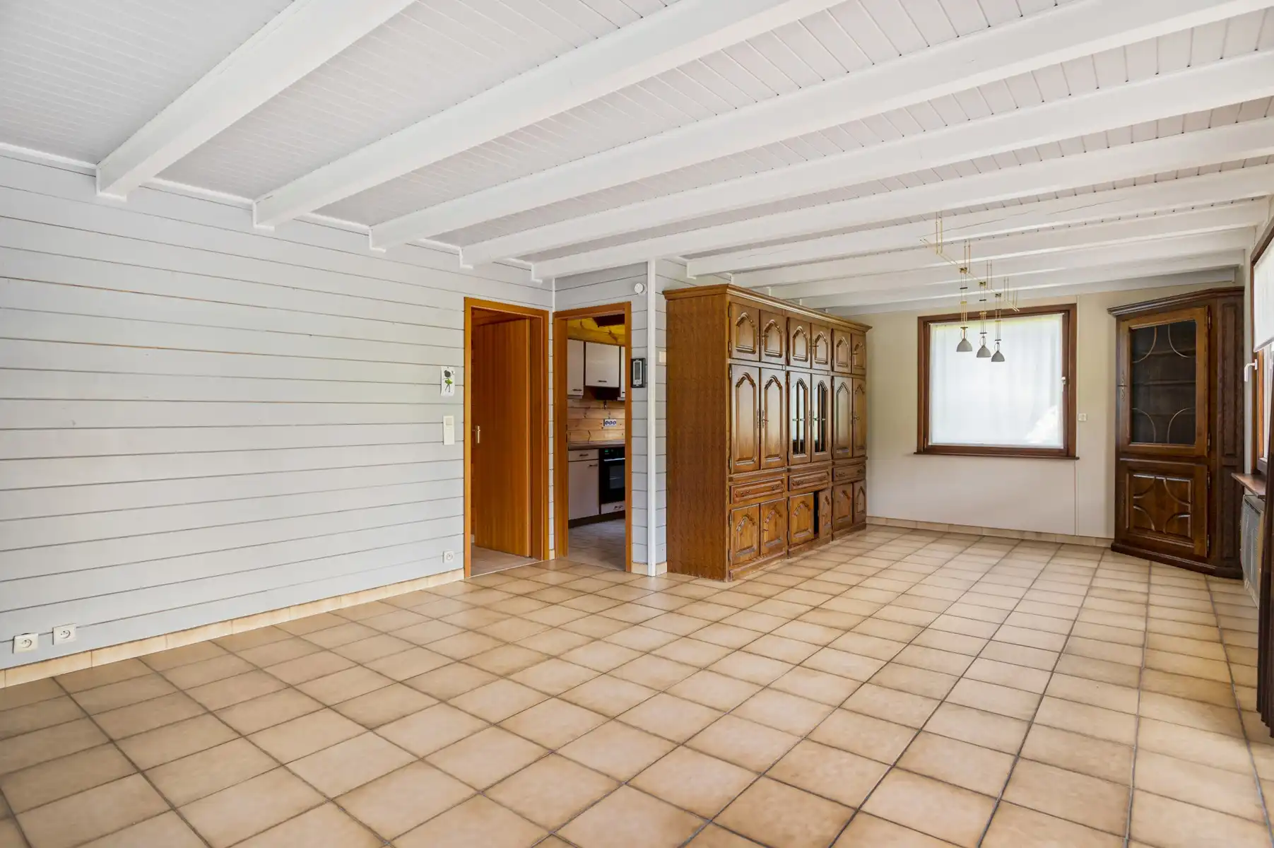 Charmante houten woning met 3 slaapkamers, ruime veranda, garage en tuin in Ranst foto 5