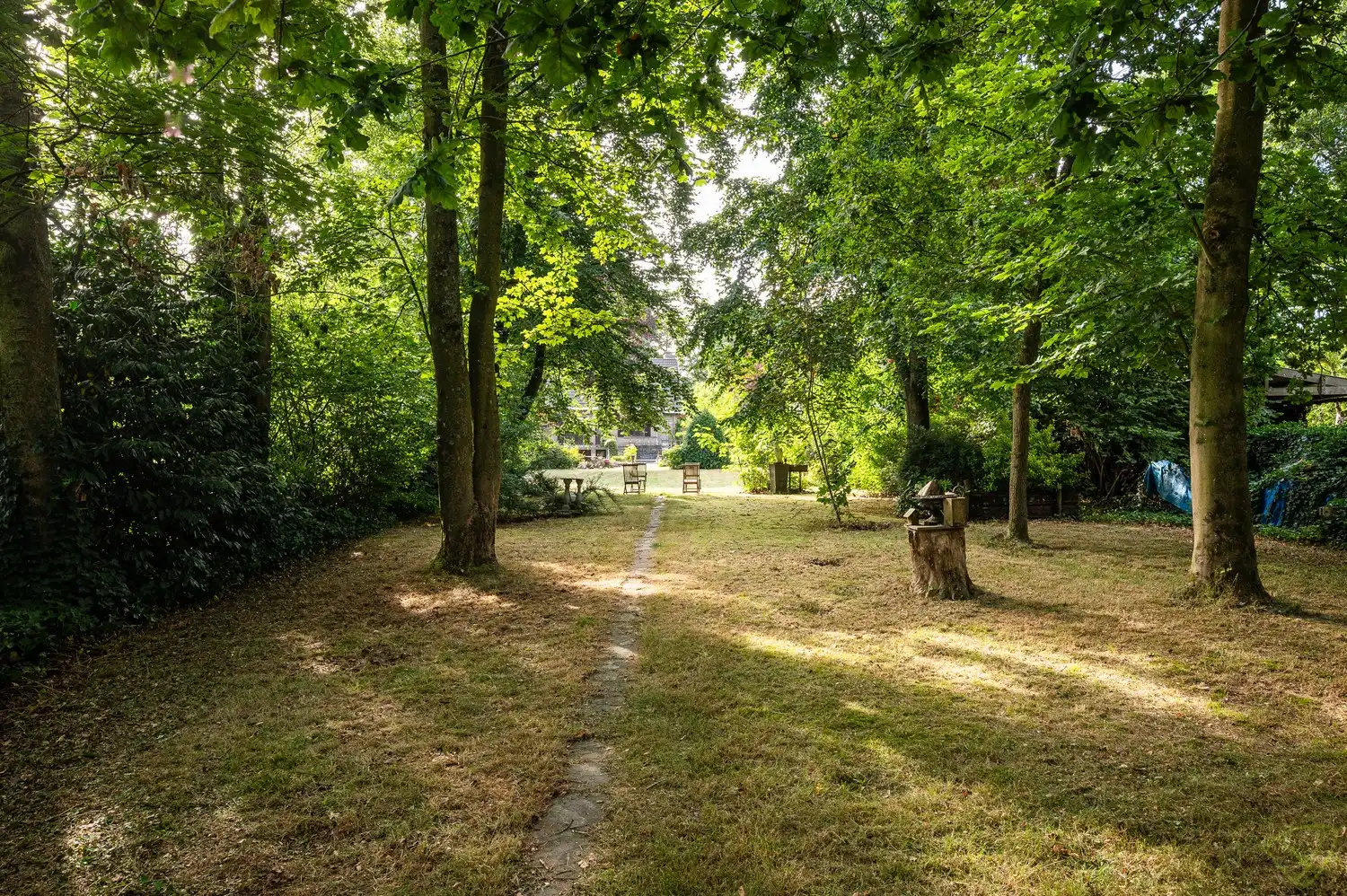 Vrijstaande villa op een uitzonderlijk groot perceel met bosgrond in Lembeke foto 30