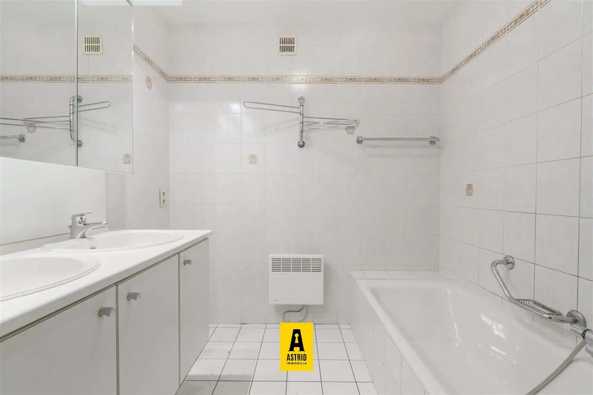 Ruim & zonnig 3-slpk-appartement met terras te Bredene! foto 16