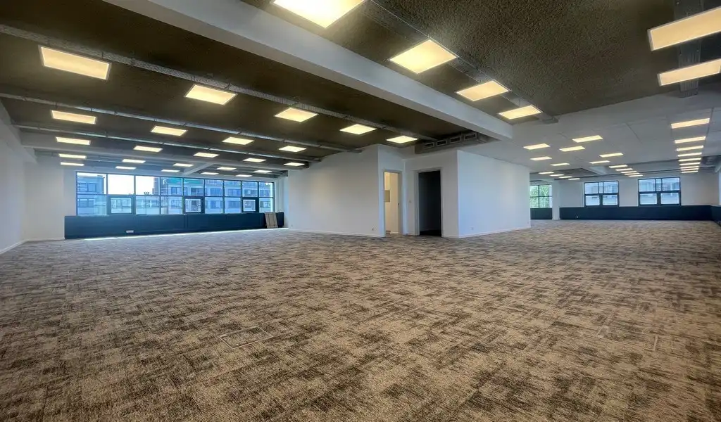 Vernieuwde kantoorruimtes te huur op zichtlocatie te Deurne  foto 3